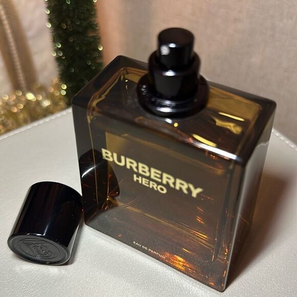 Burberry Hero Eau de Parfum - Sophistication in Every Drop (3.3 fl oz) - Picture 15 of 17